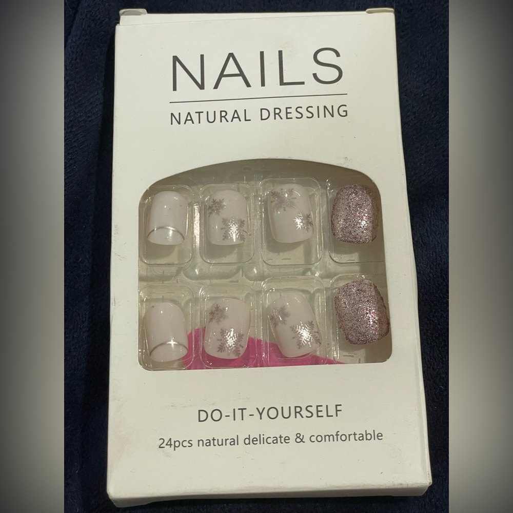 Pink sparkle winter press on nails
